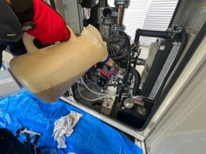 エンジンオイル張り込み